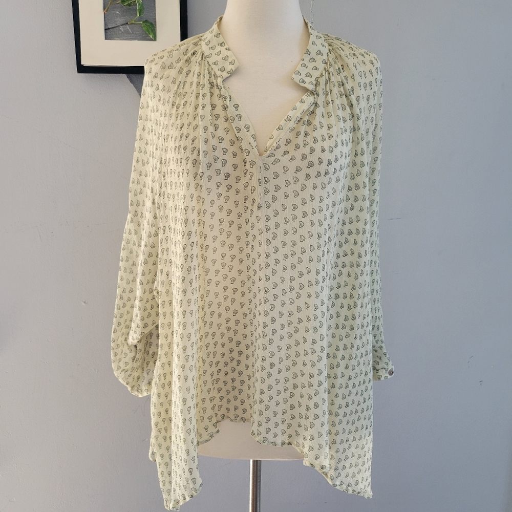 Samuji V‎ Neck Semi Sheer Flowy Allover Print Blouse M